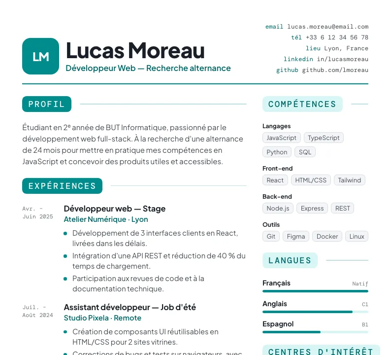 Le CV d'exemple sur le modèle Studio, avec la ligne sur les revues de code mise en évidence
